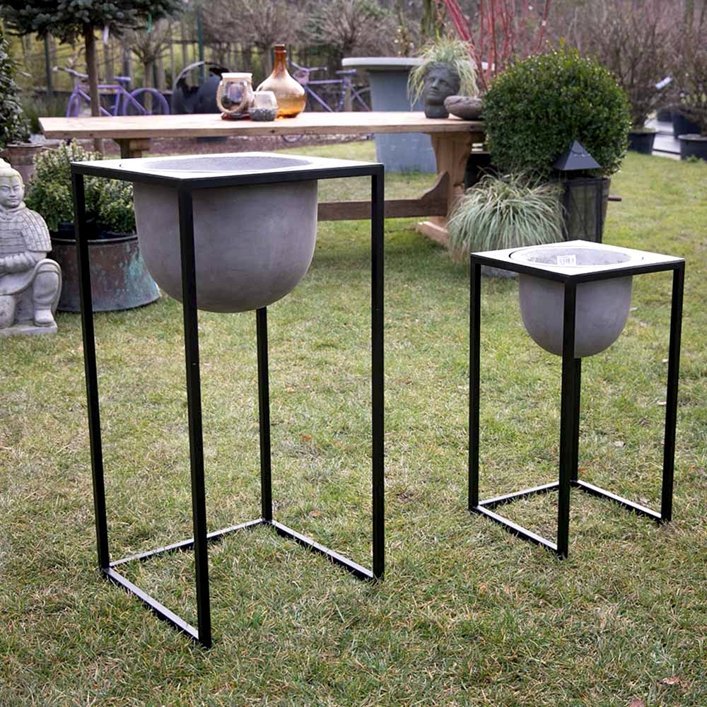 Beton Yüksek Metal Ayaklı Büyük Saksı Gri