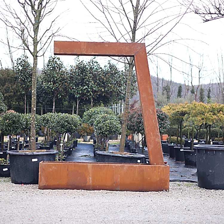 Corten L Şeklinde Su Perdesi