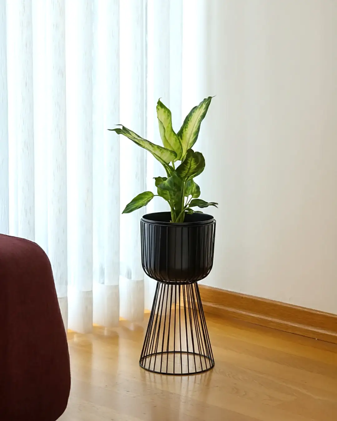 Gloria Siyah Metal Ayaklı Saksı Siyah