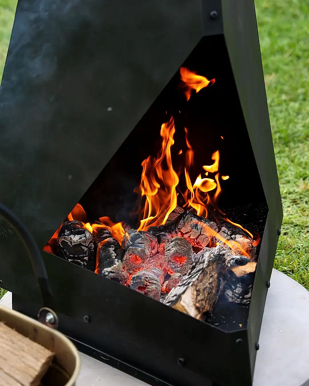 Helsinki Bahçe Şöminesi