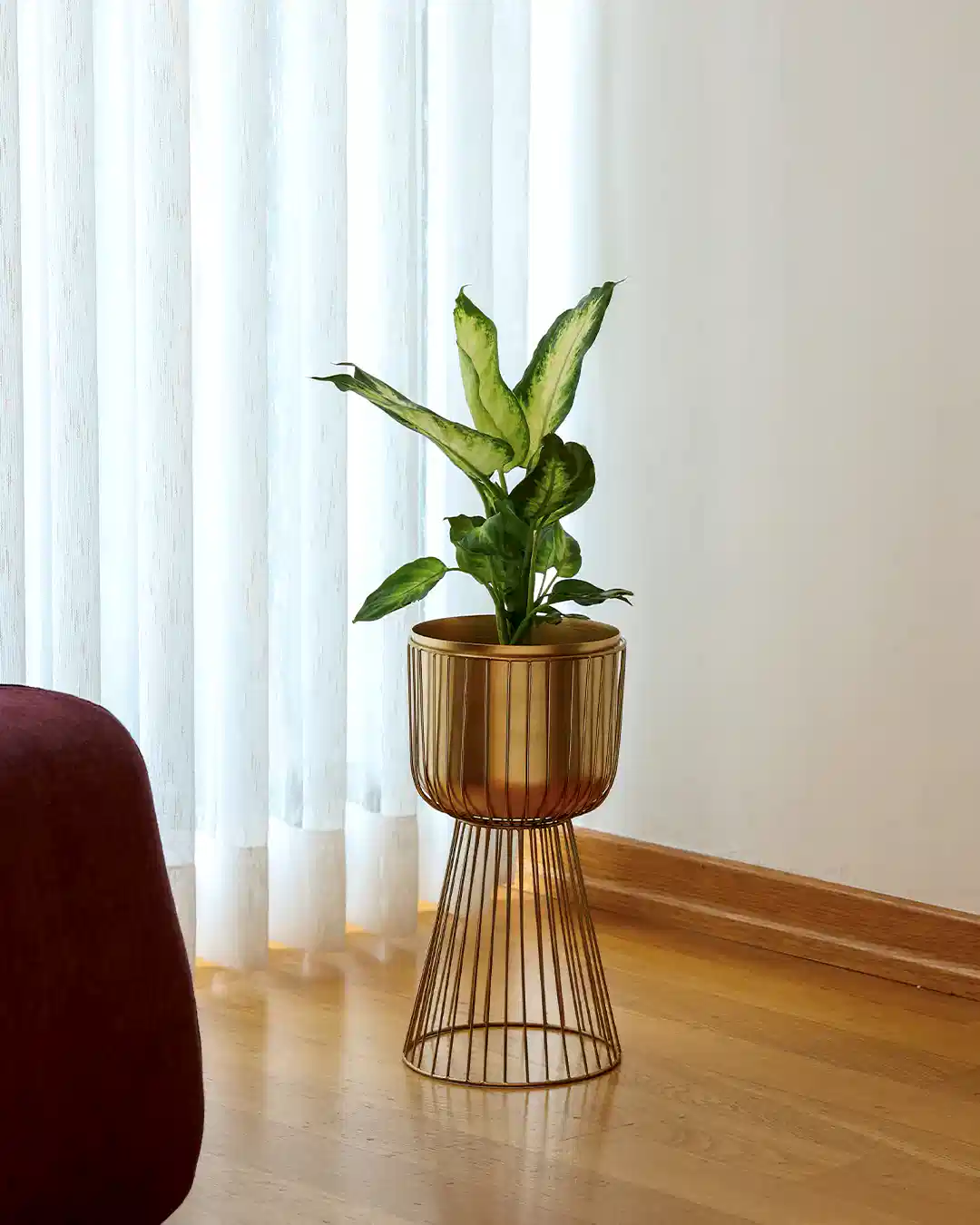 Invictus Gold Metal Ayaklı Saksı